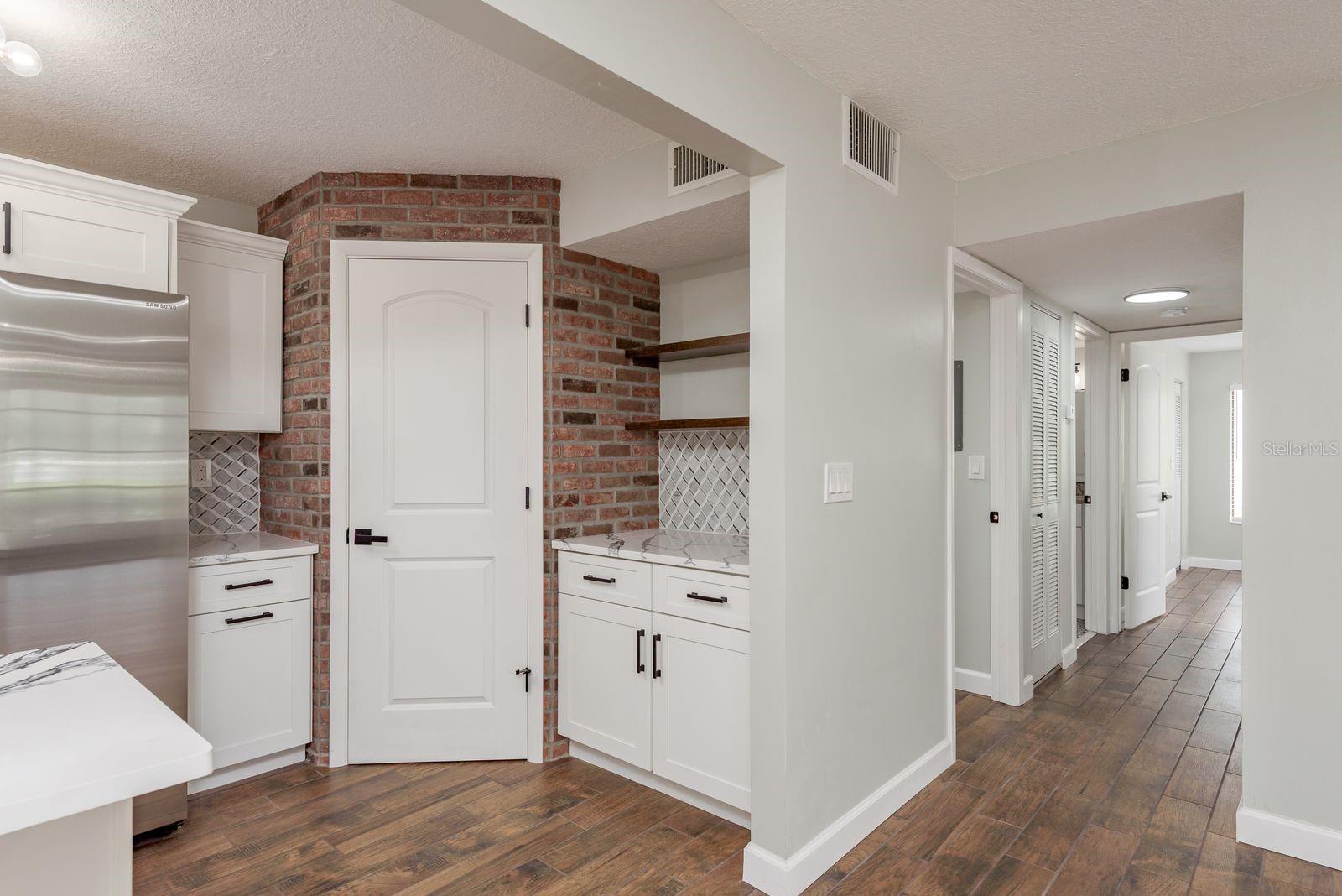 1151 PINE RIDGE CIR W #H1