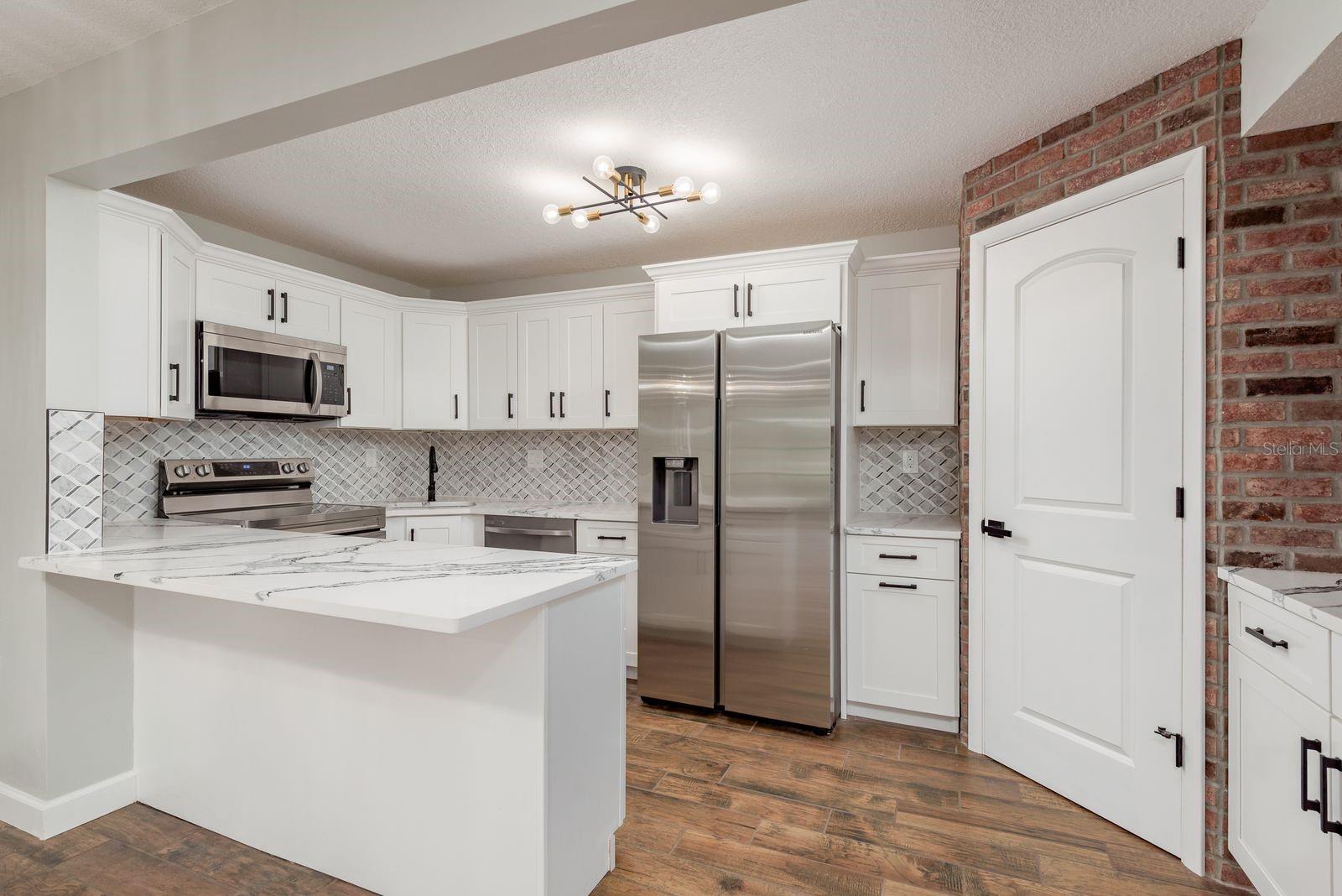 1151 PINE RIDGE CIR W #H1