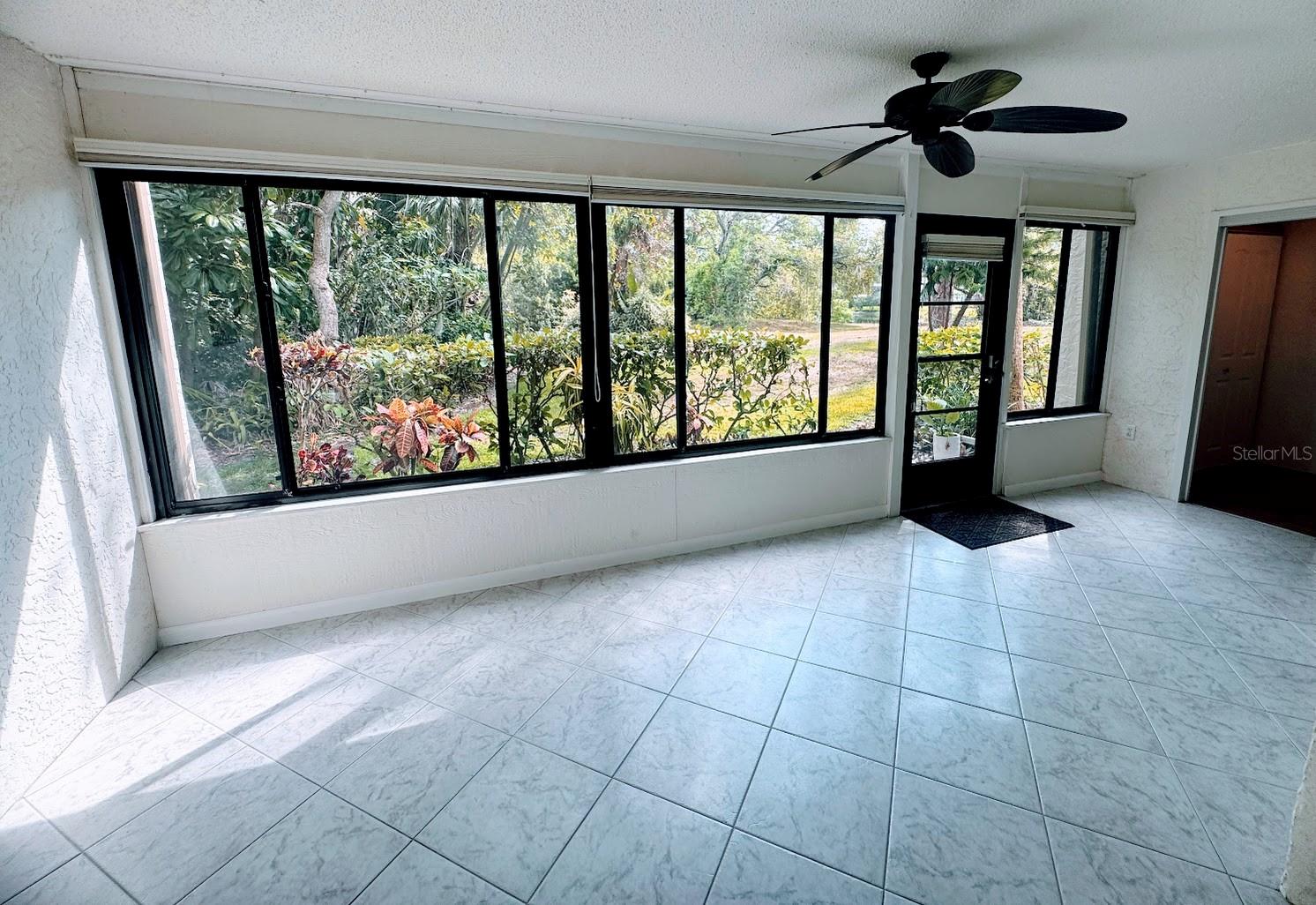 647 WOODLAWN DR #647