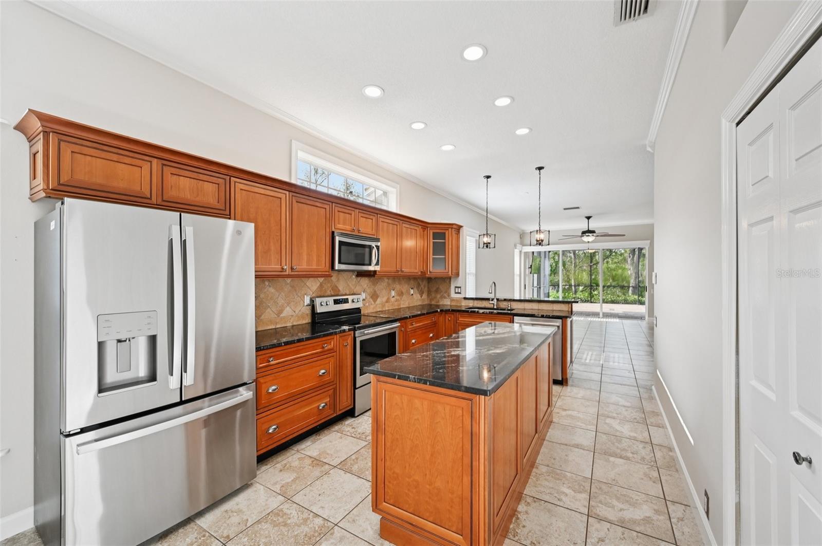 6744 HICKORY HAMMOCK CIR