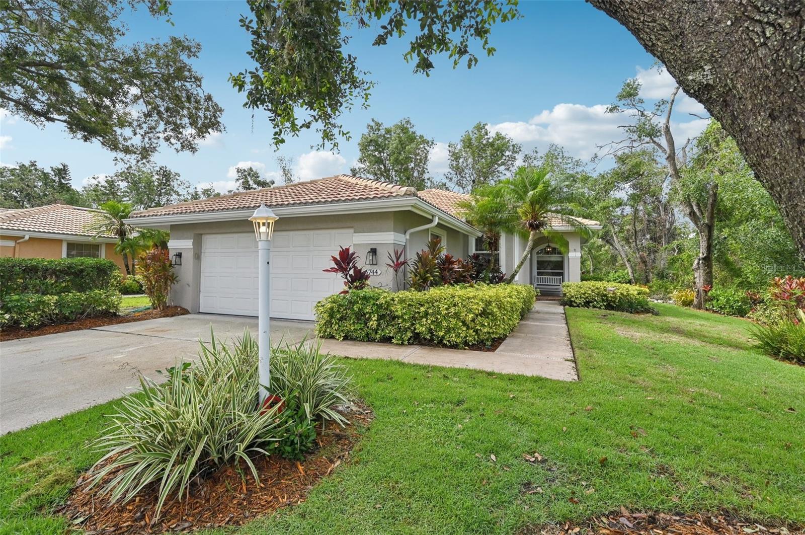 6744 HICKORY HAMMOCK CIR