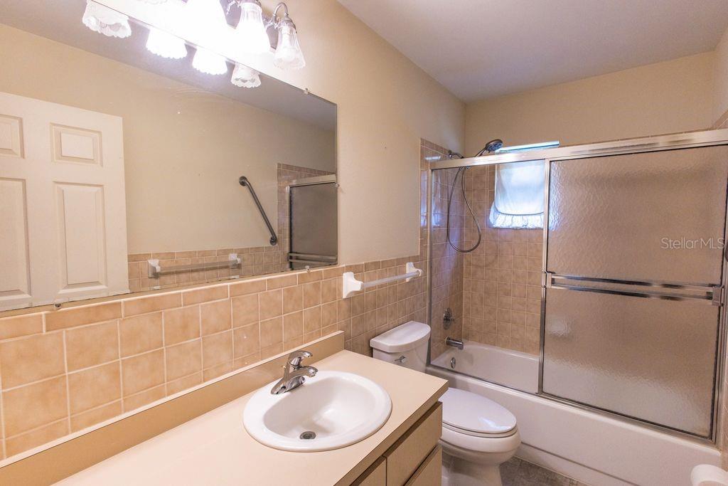 5213 20TH STREET CT E