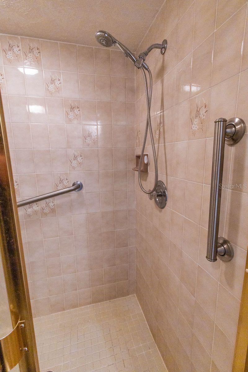 5213 20TH STREET CT E