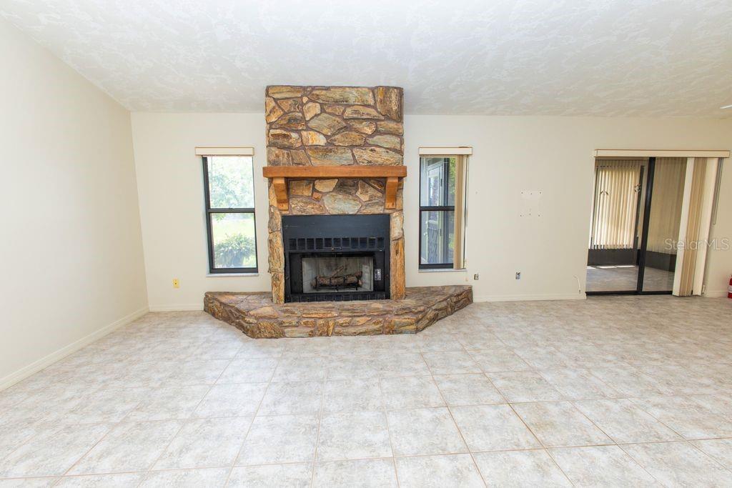 5213 20TH STREET CT E