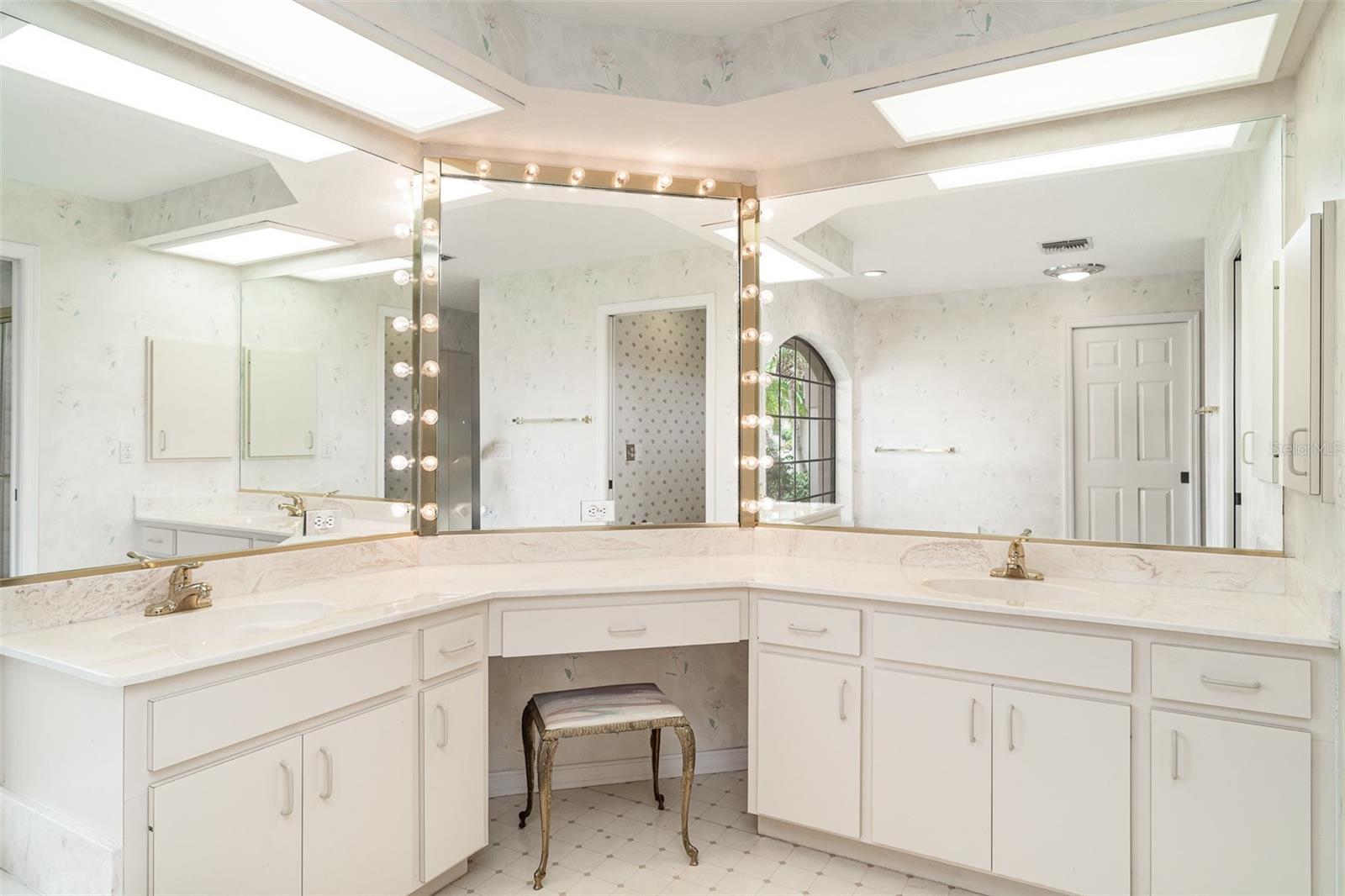 4330 PRESIDENTIAL AVENUE CIR E