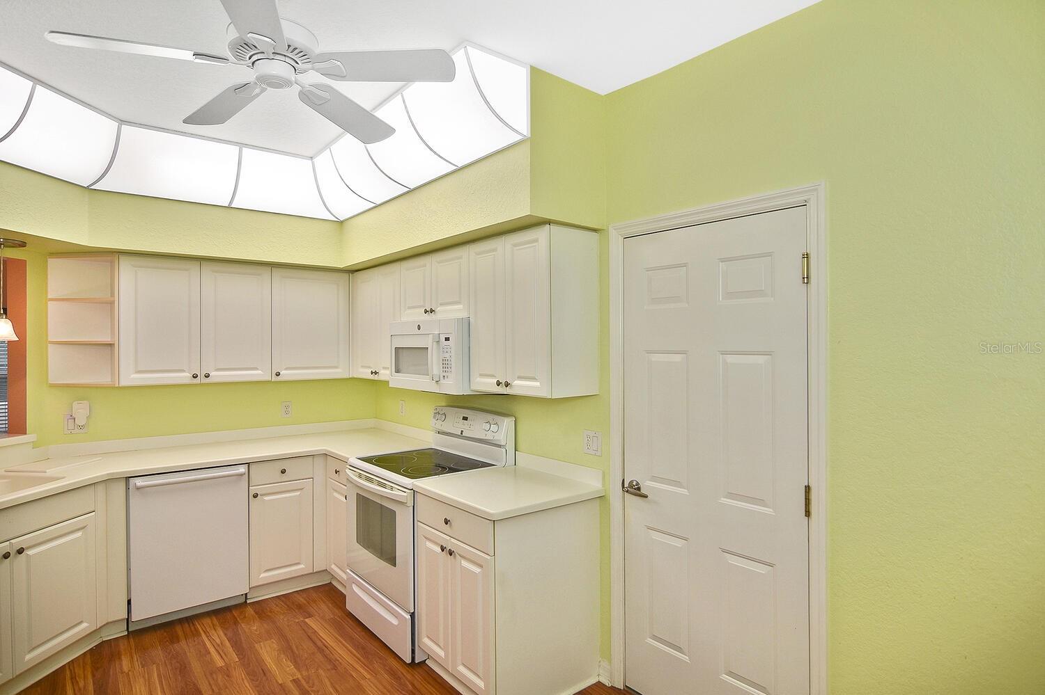 7605 SWEETBAY CIR #5-102