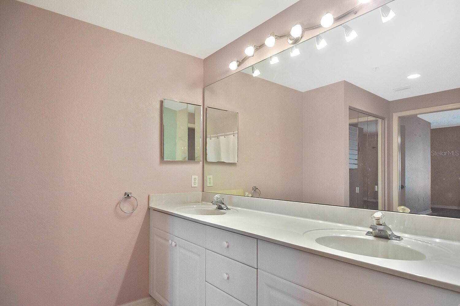 7605 SWEETBAY CIR #5-102