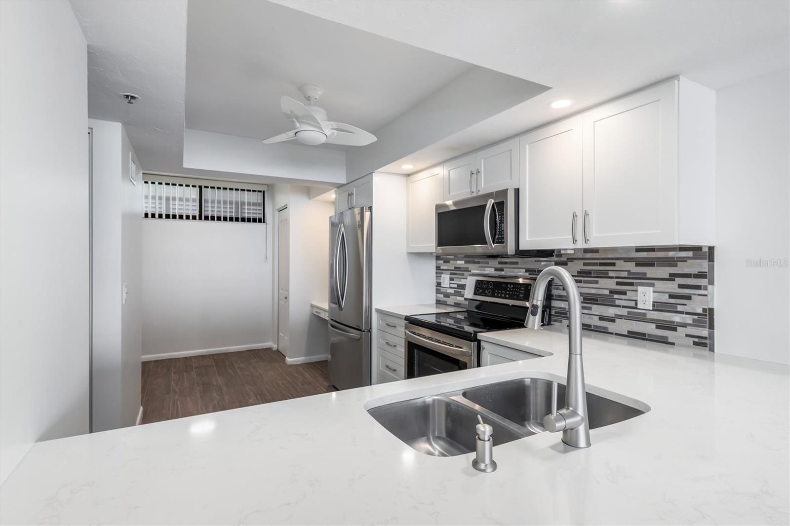 988 BLVD OF THE ARTS #1415