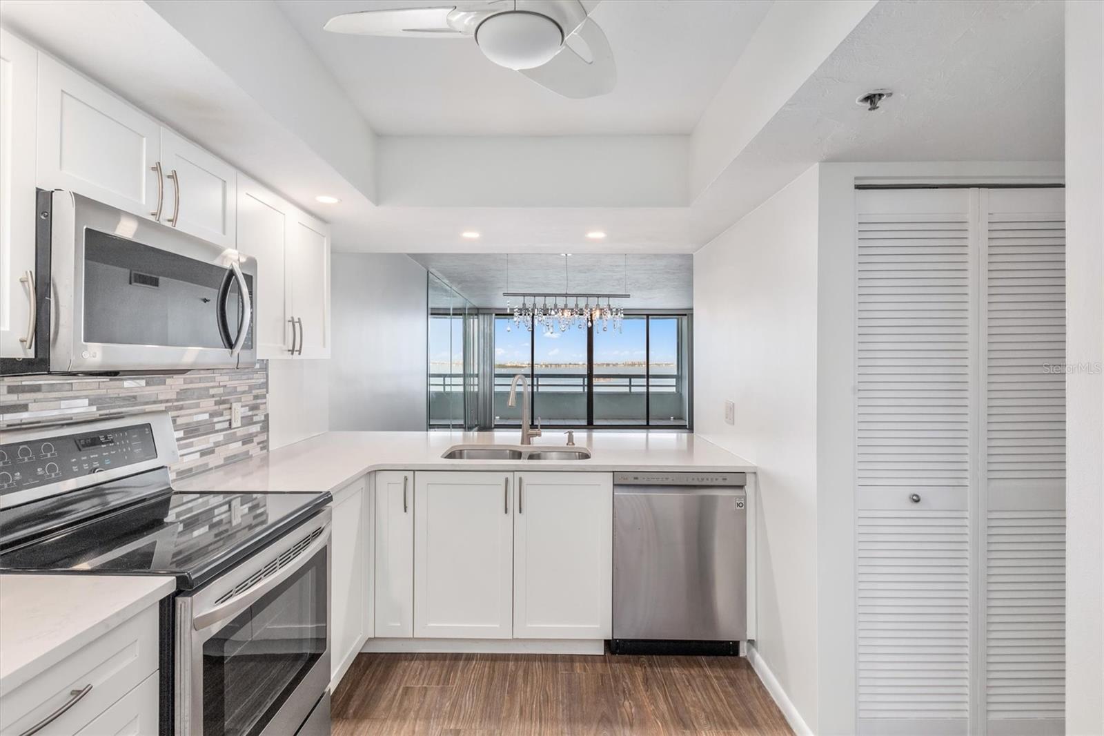 988 BLVD OF THE ARTS #1415