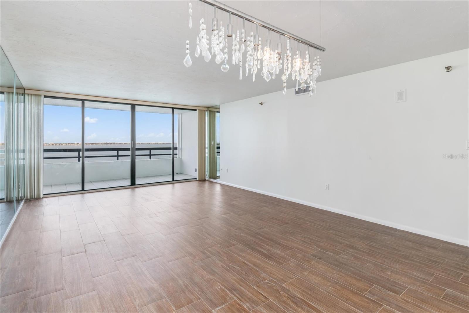 988 BLVD OF THE ARTS #1415