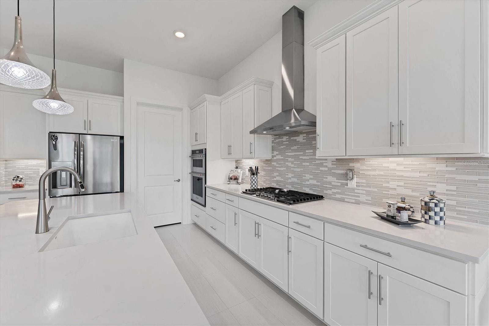 8541 COASTAL PALMS GLN