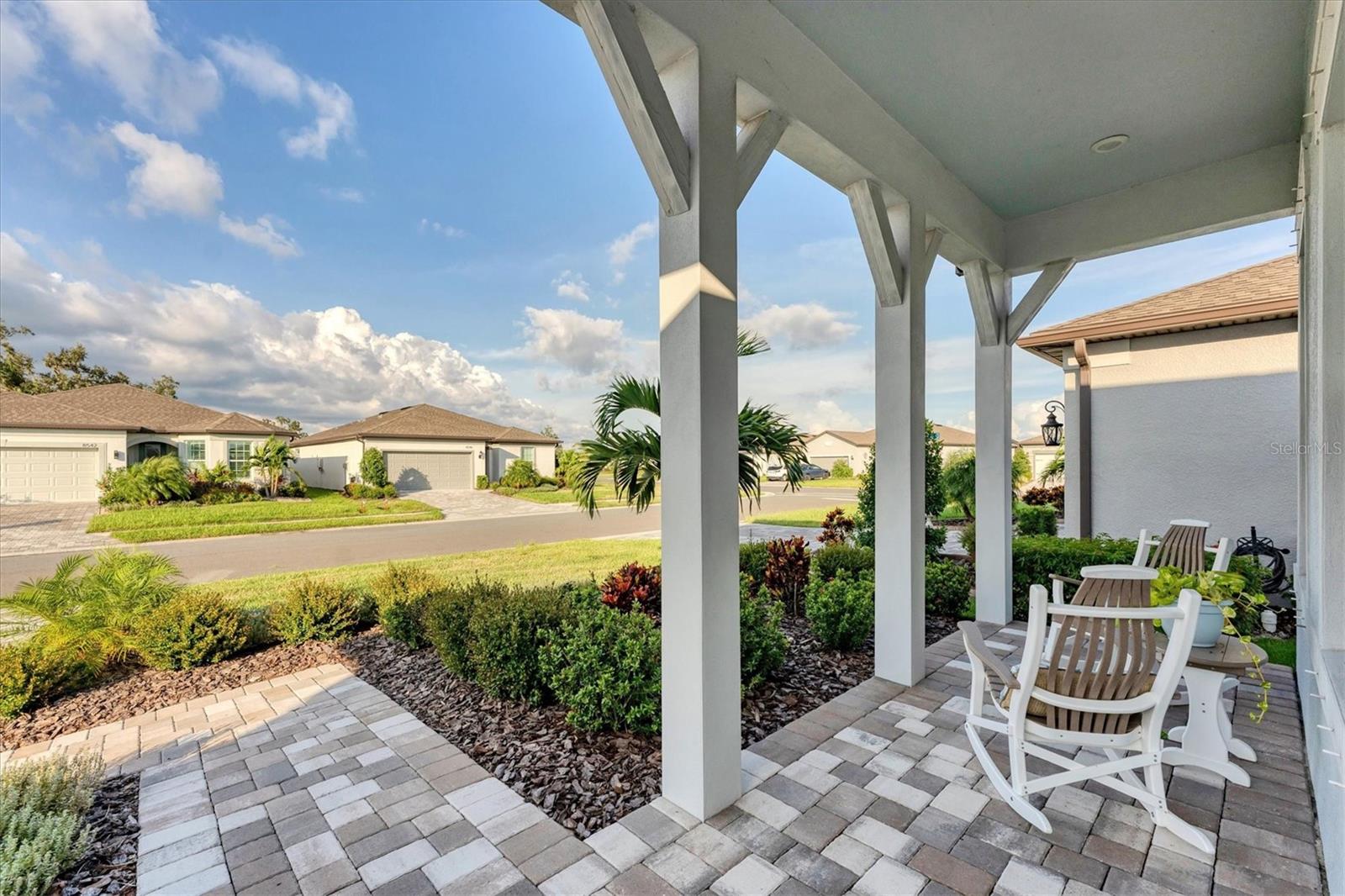 8541 COASTAL PALMS GLN