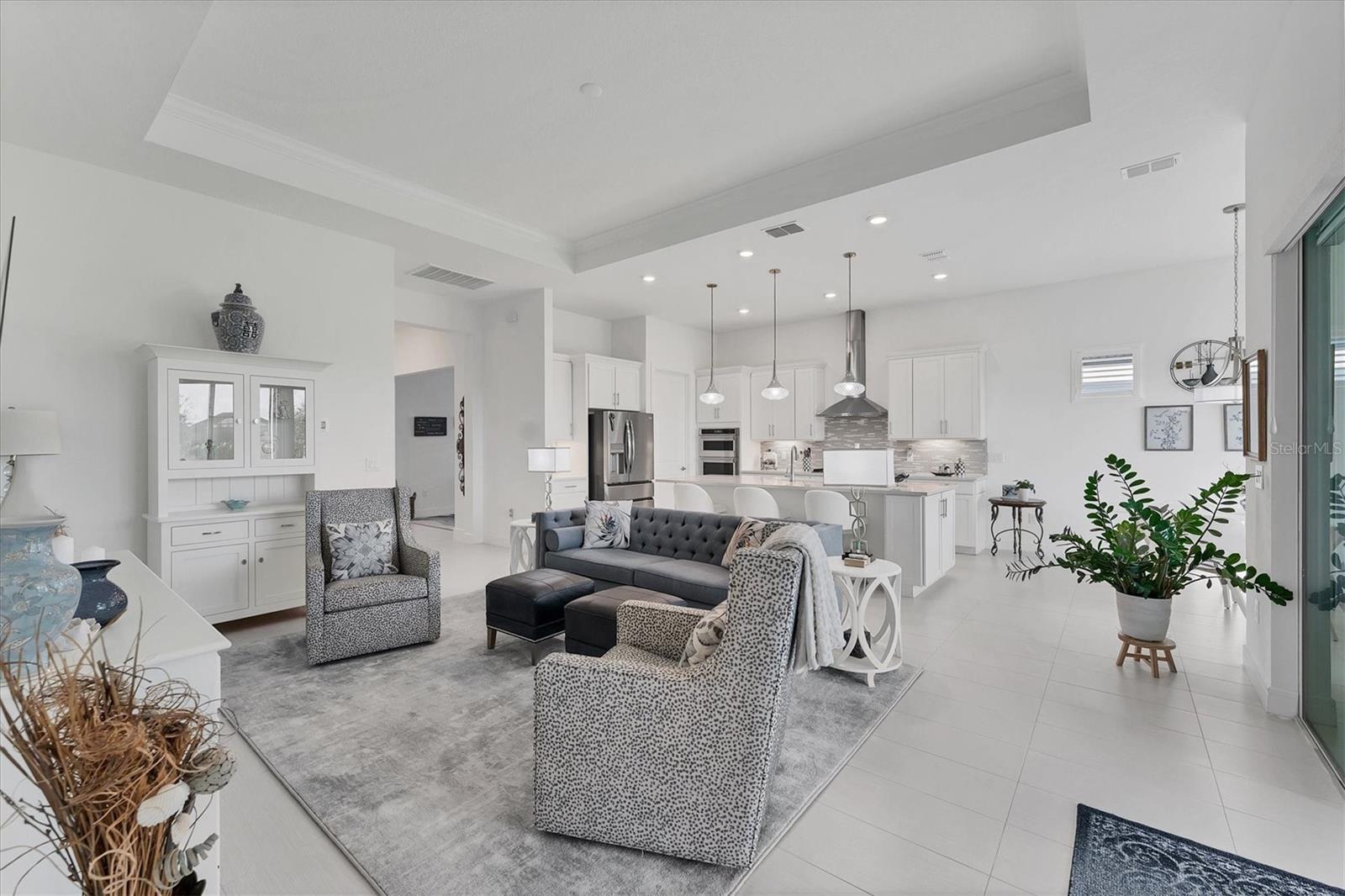 8541 COASTAL PALMS GLN