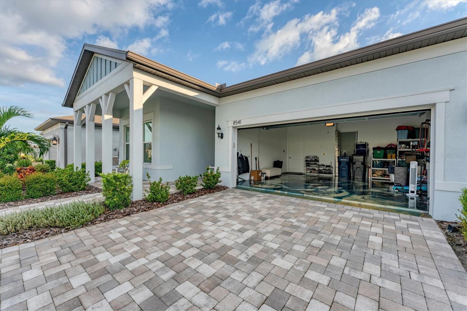 8541 COASTAL PALMS GLN