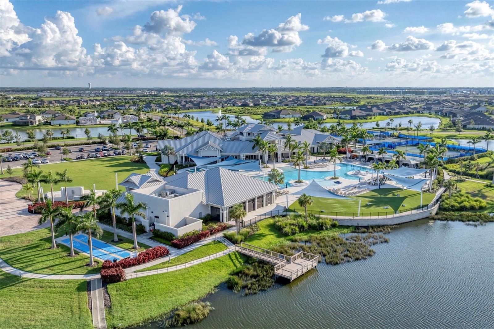 8541 COASTAL PALMS GLN