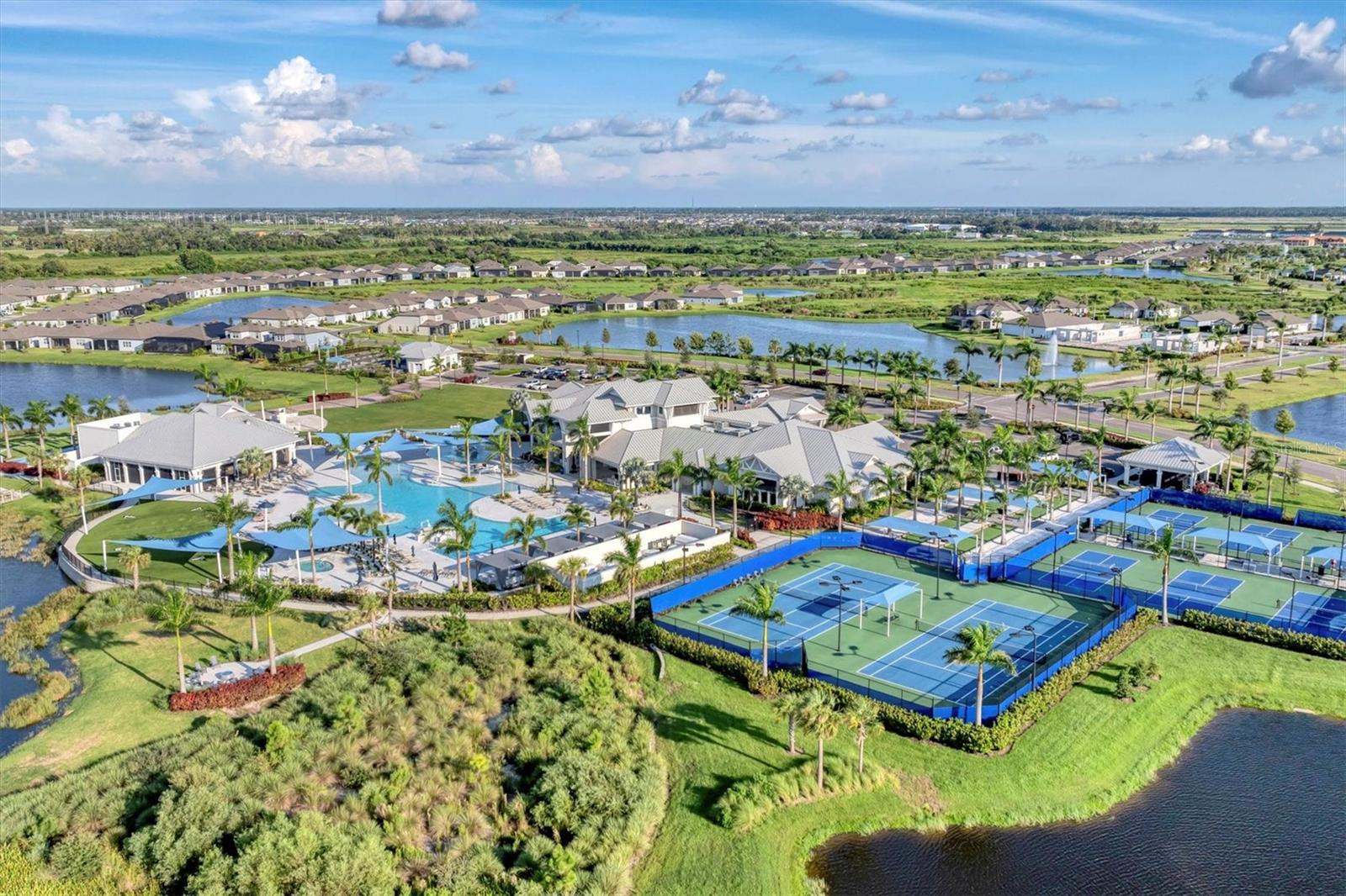 8541 COASTAL PALMS GLN