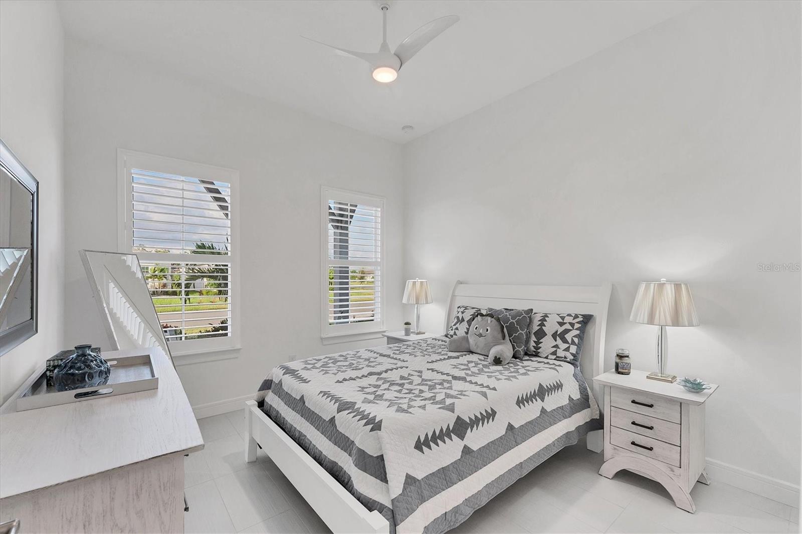 8541 COASTAL PALMS GLN