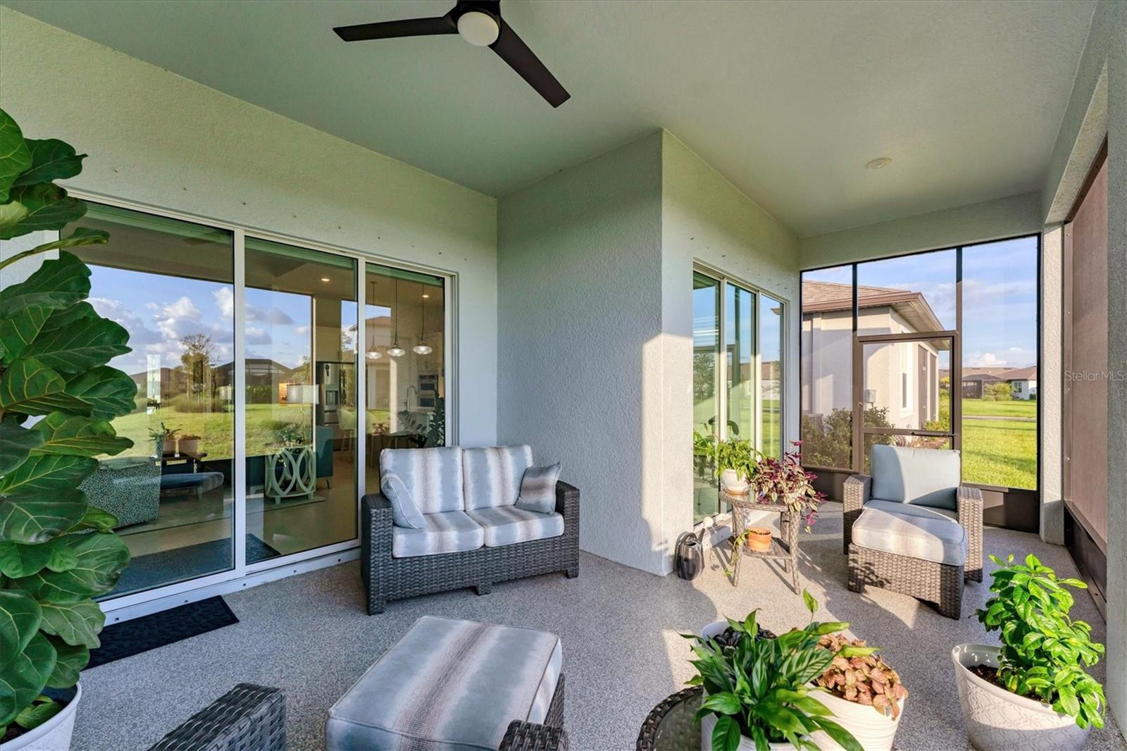 8541 COASTAL PALMS GLN