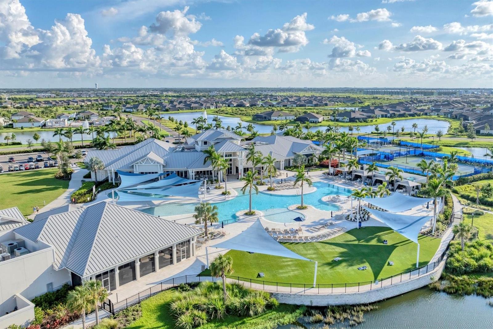 8541 COASTAL PALMS GLN