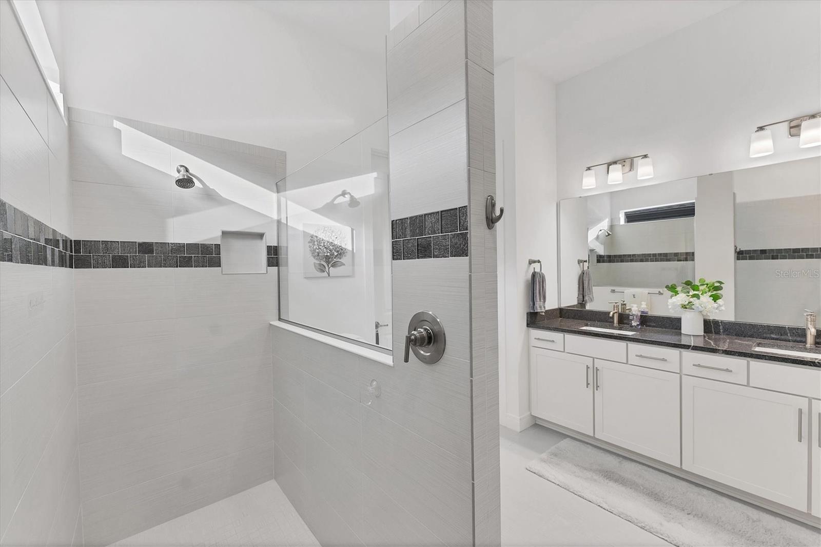 8541 COASTAL PALMS GLN