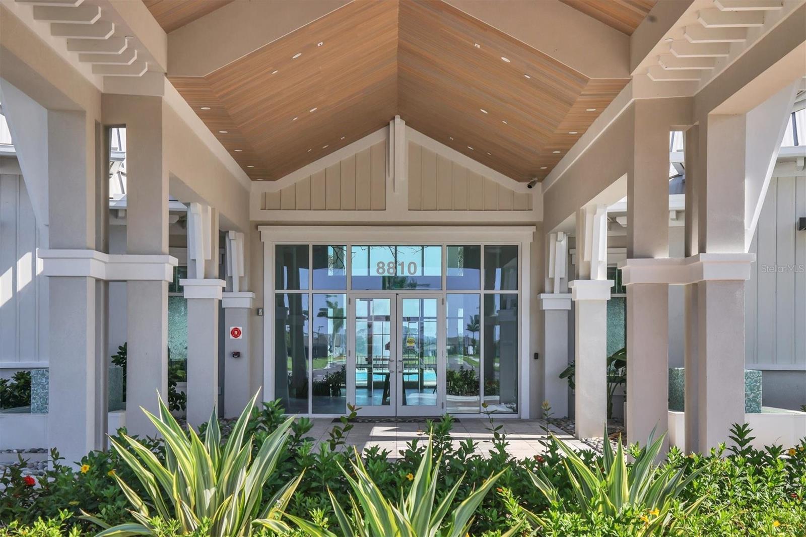 8541 COASTAL PALMS GLN