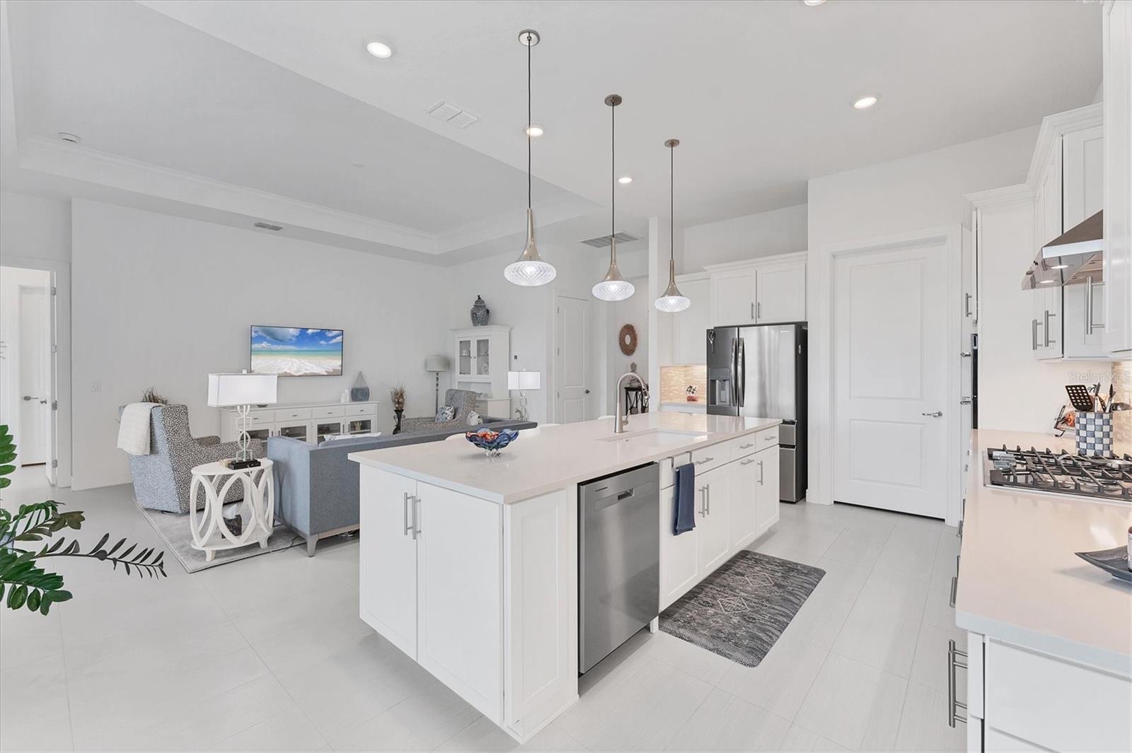 8541 COASTAL PALMS GLN