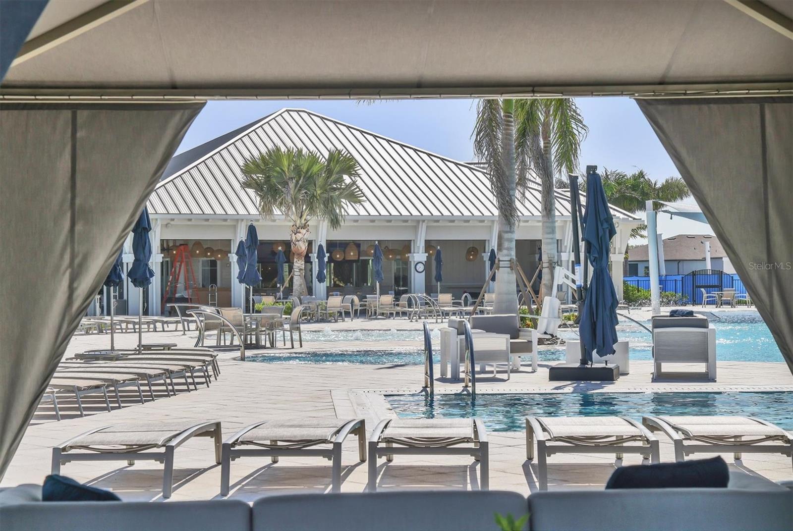 8541 COASTAL PALMS GLN