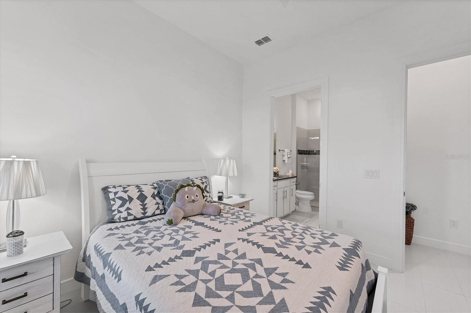 8541 COASTAL PALMS GLN