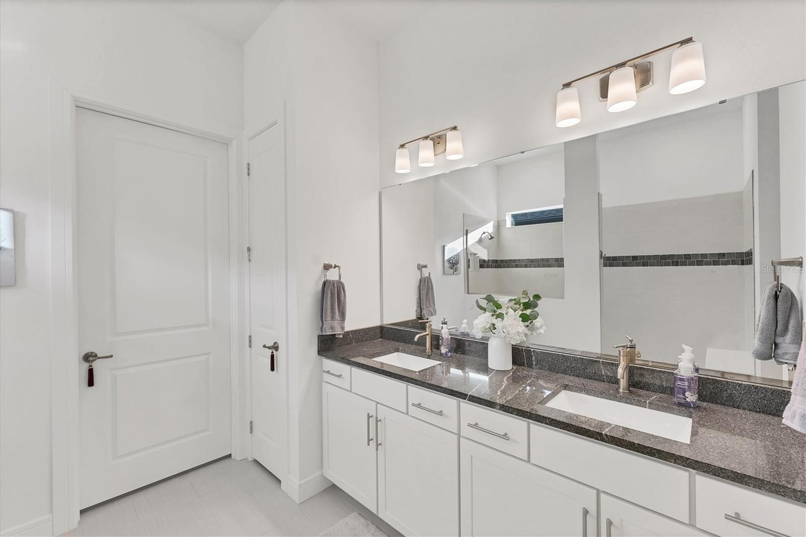 8541 COASTAL PALMS GLN