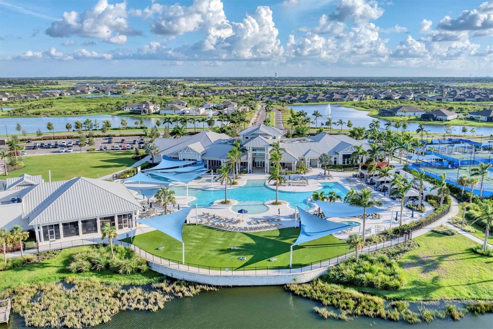 8541 COASTAL PALMS GLN