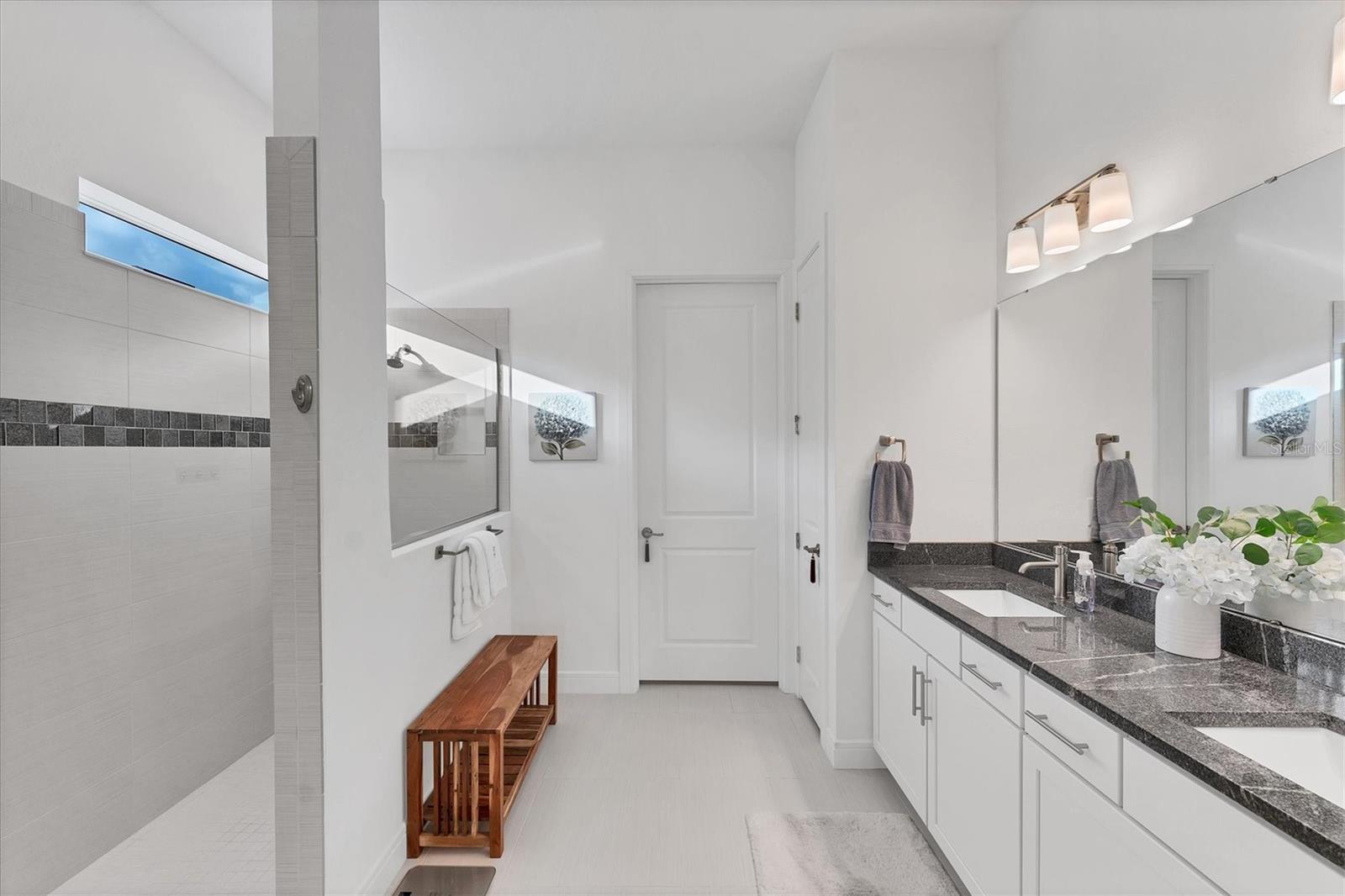 8541 COASTAL PALMS GLN