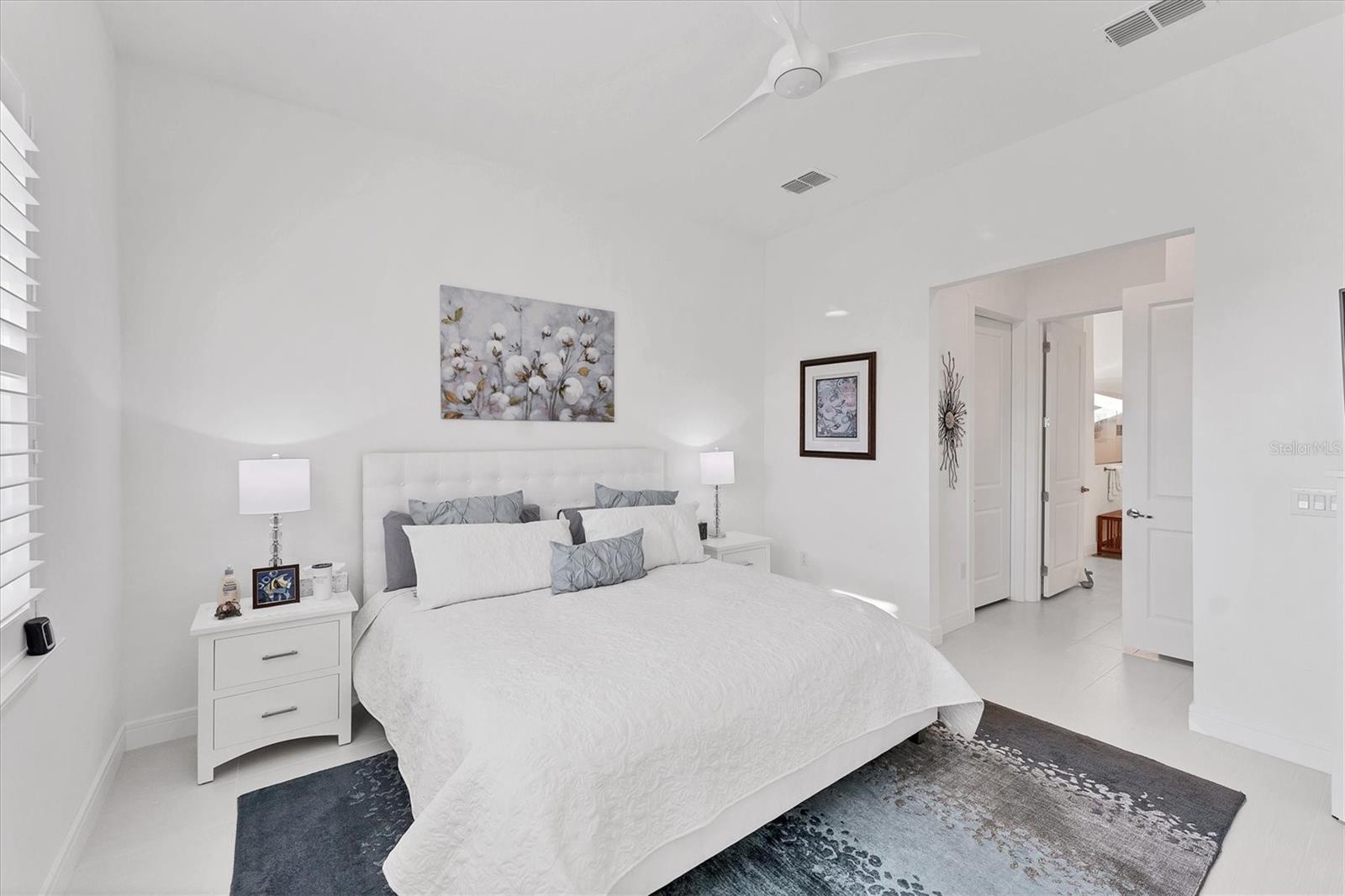 8541 COASTAL PALMS GLN