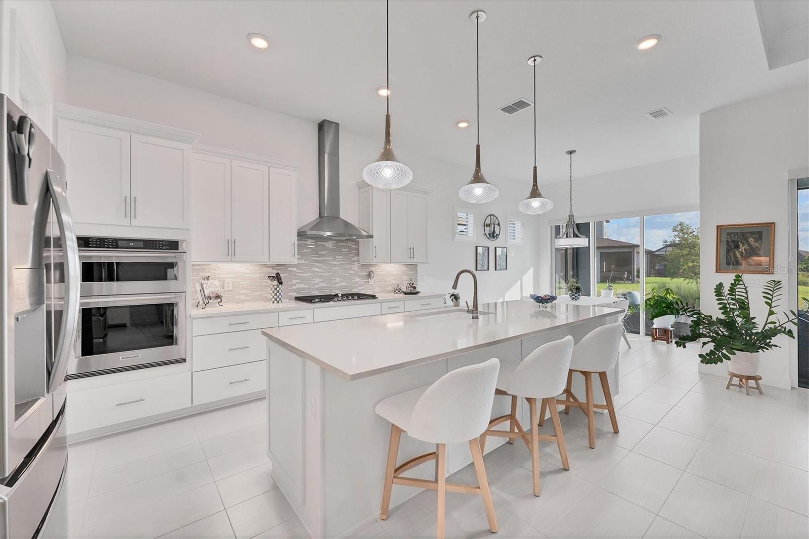 8541 COASTAL PALMS GLN