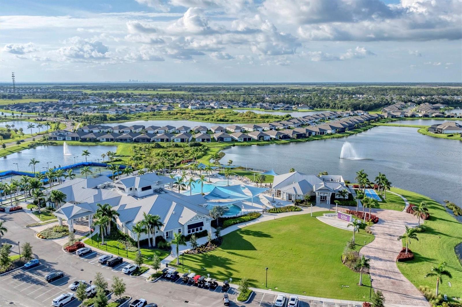 8541 COASTAL PALMS GLN