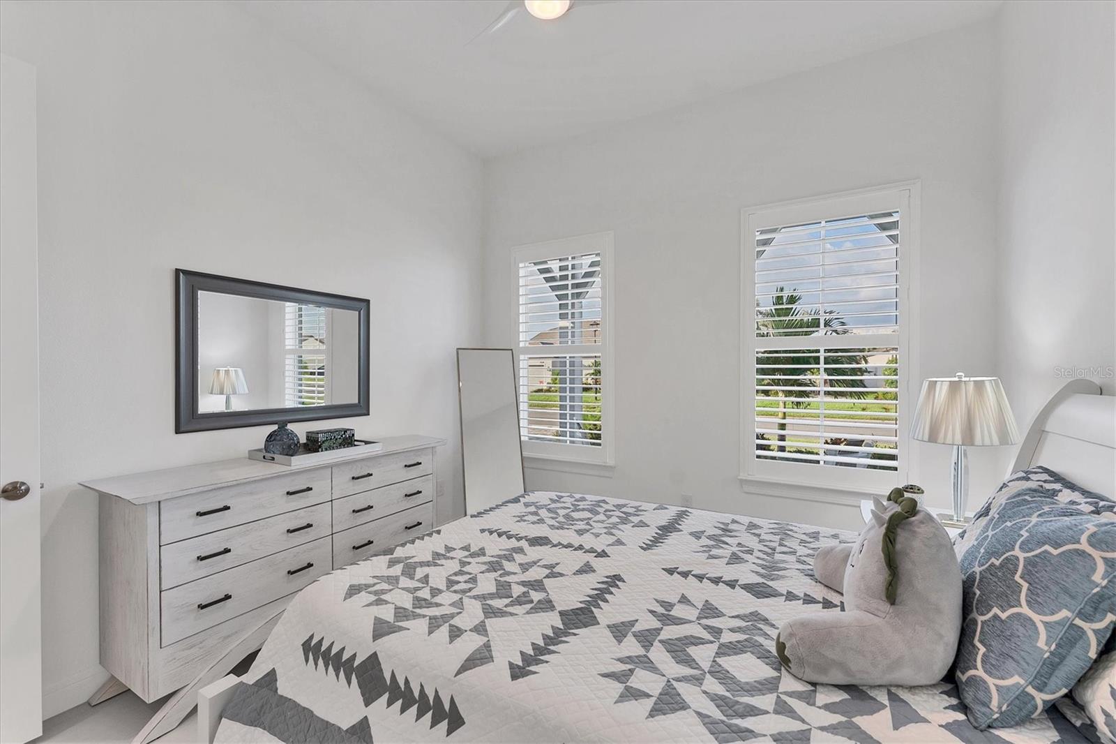 8541 COASTAL PALMS GLN