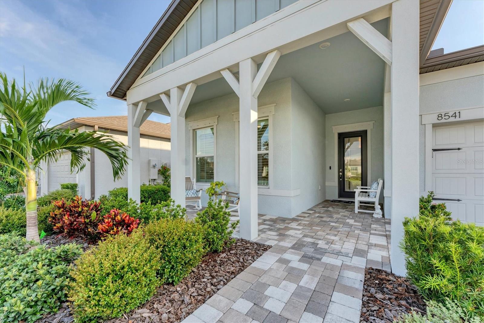 8541 COASTAL PALMS GLN