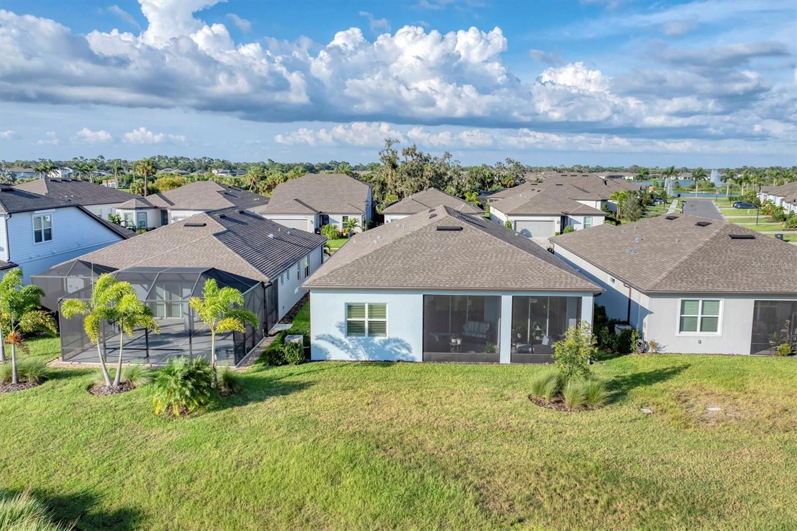 8541 COASTAL PALMS GLN