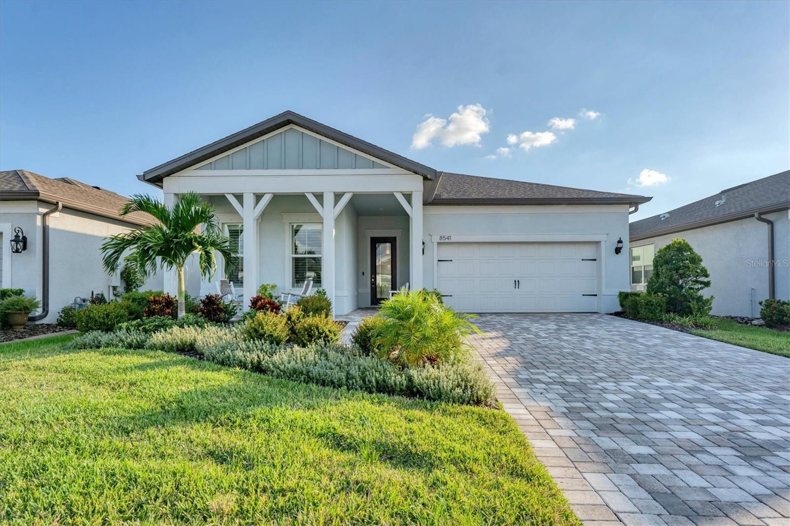 8541 COASTAL PALMS GLN