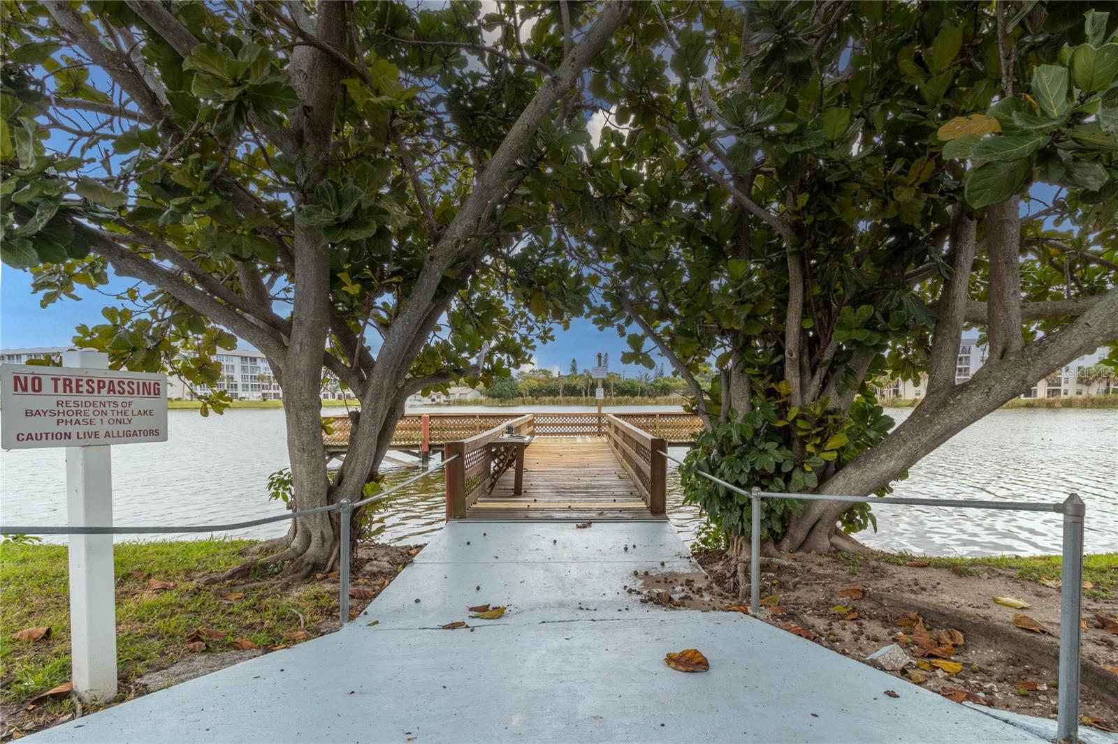 4103 LAKE BAYSHORE DR #404