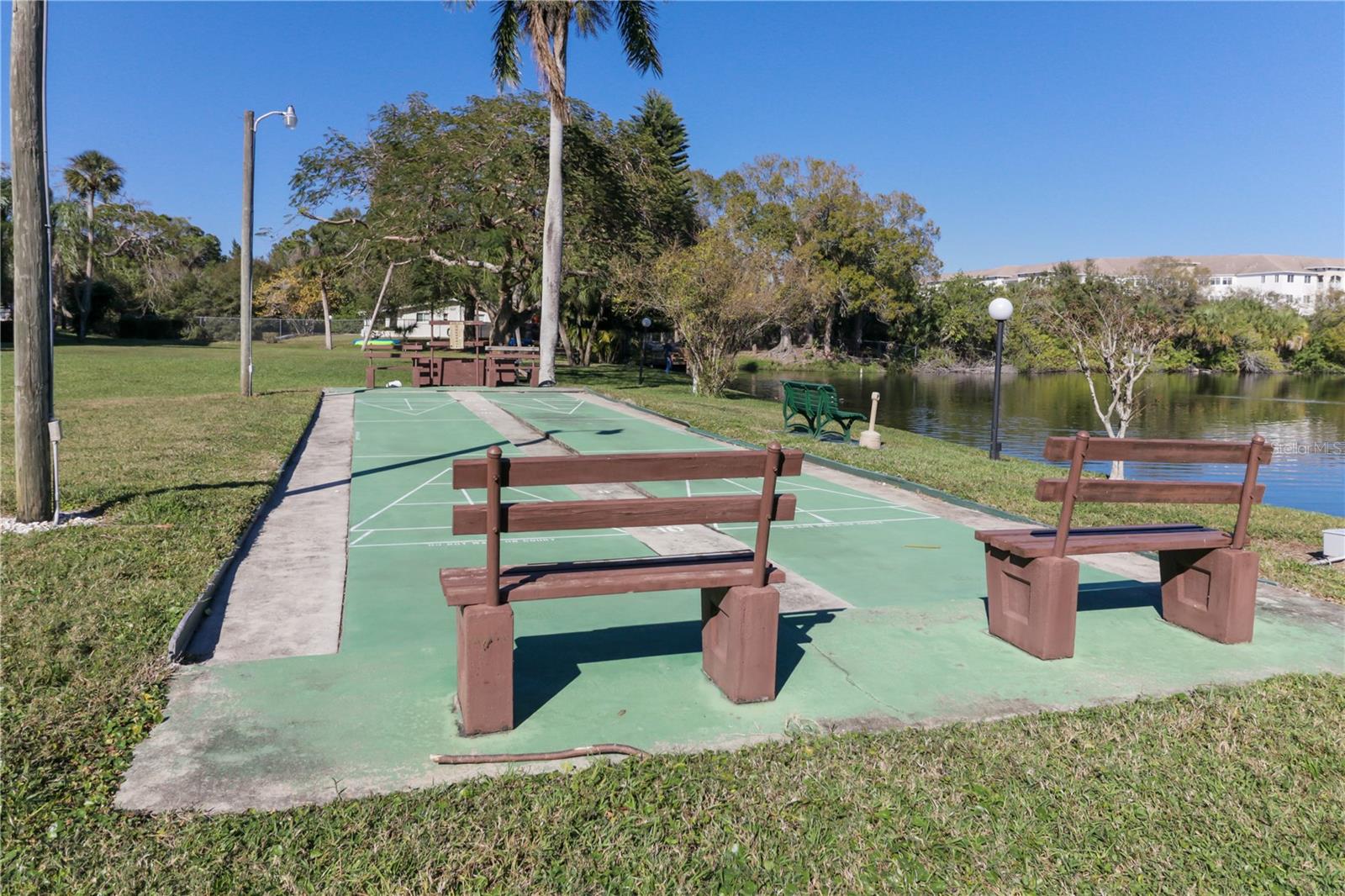 4103 LAKE BAYSHORE DR #404