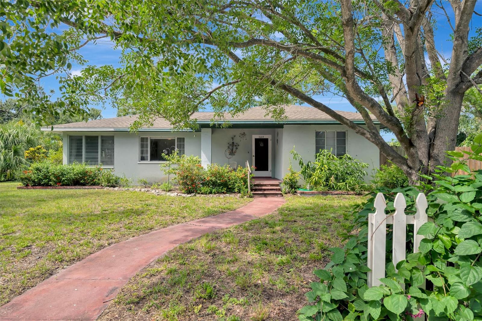 1622 18TH AVE W