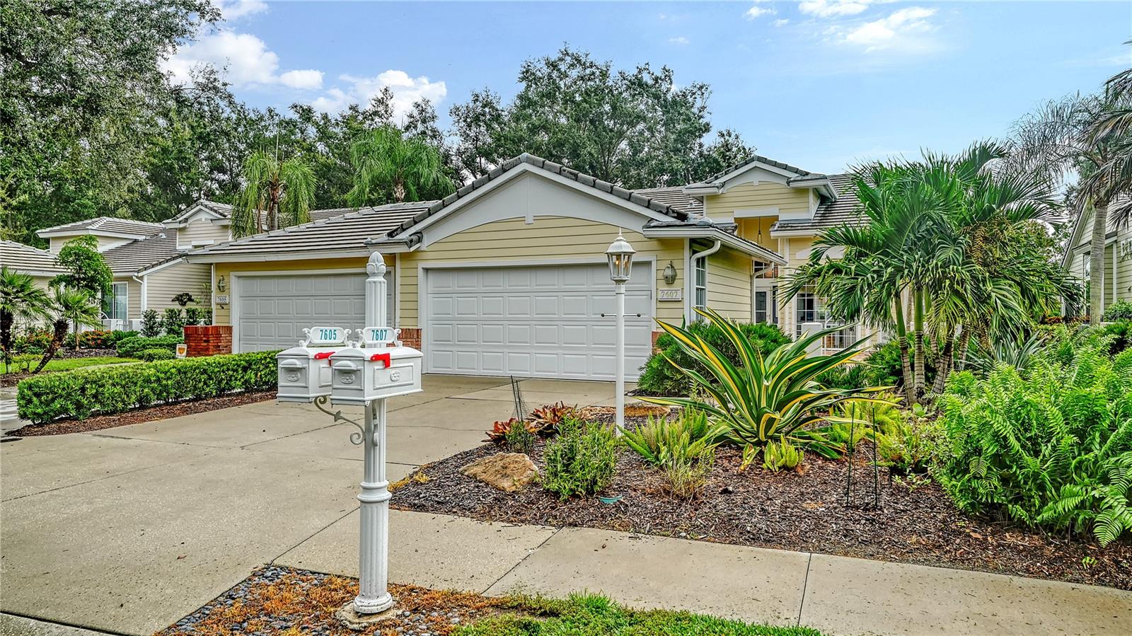 7607 WHITEBRIDGE GLN