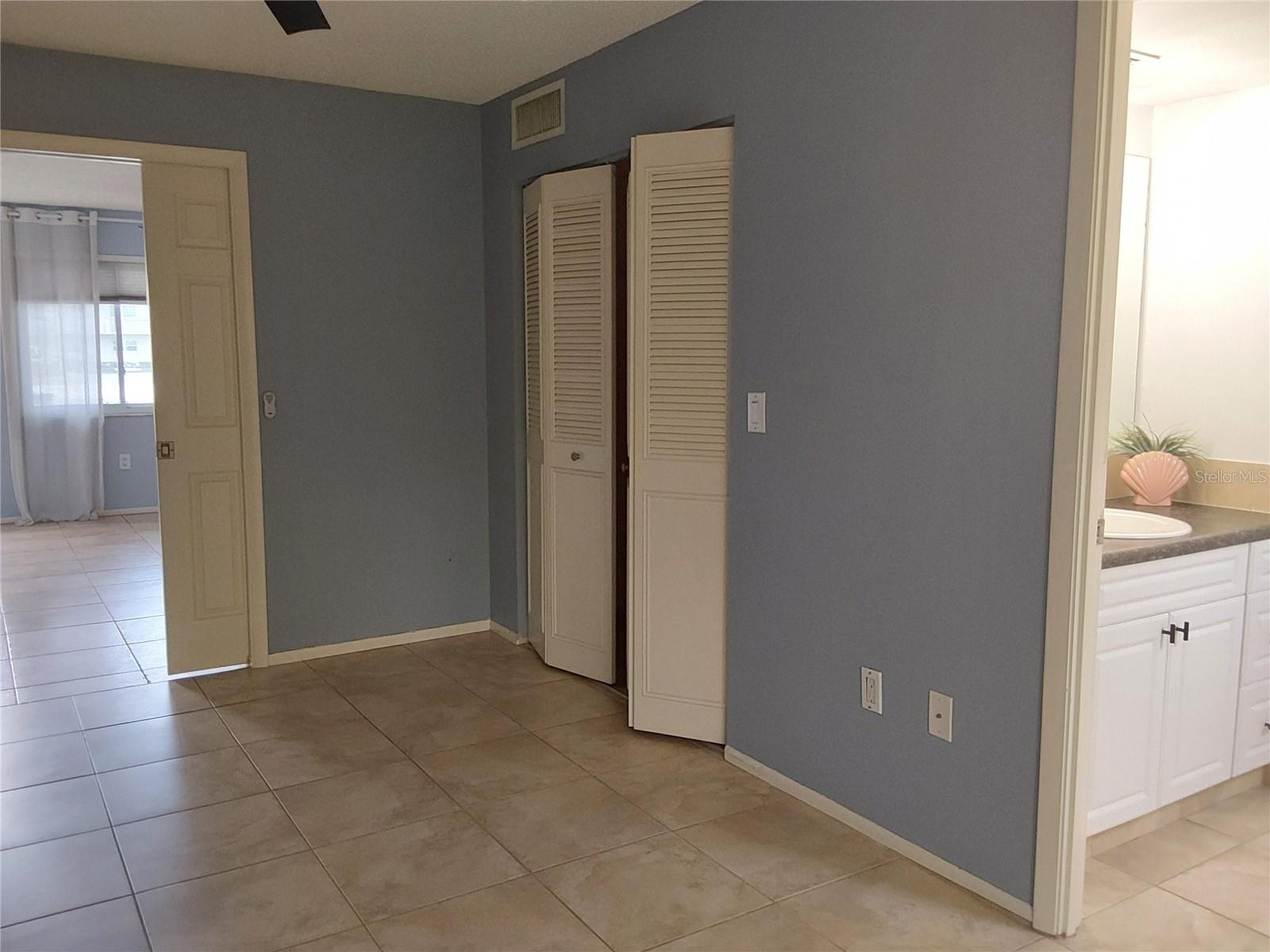 4210 IRONWOOD CIR #107J