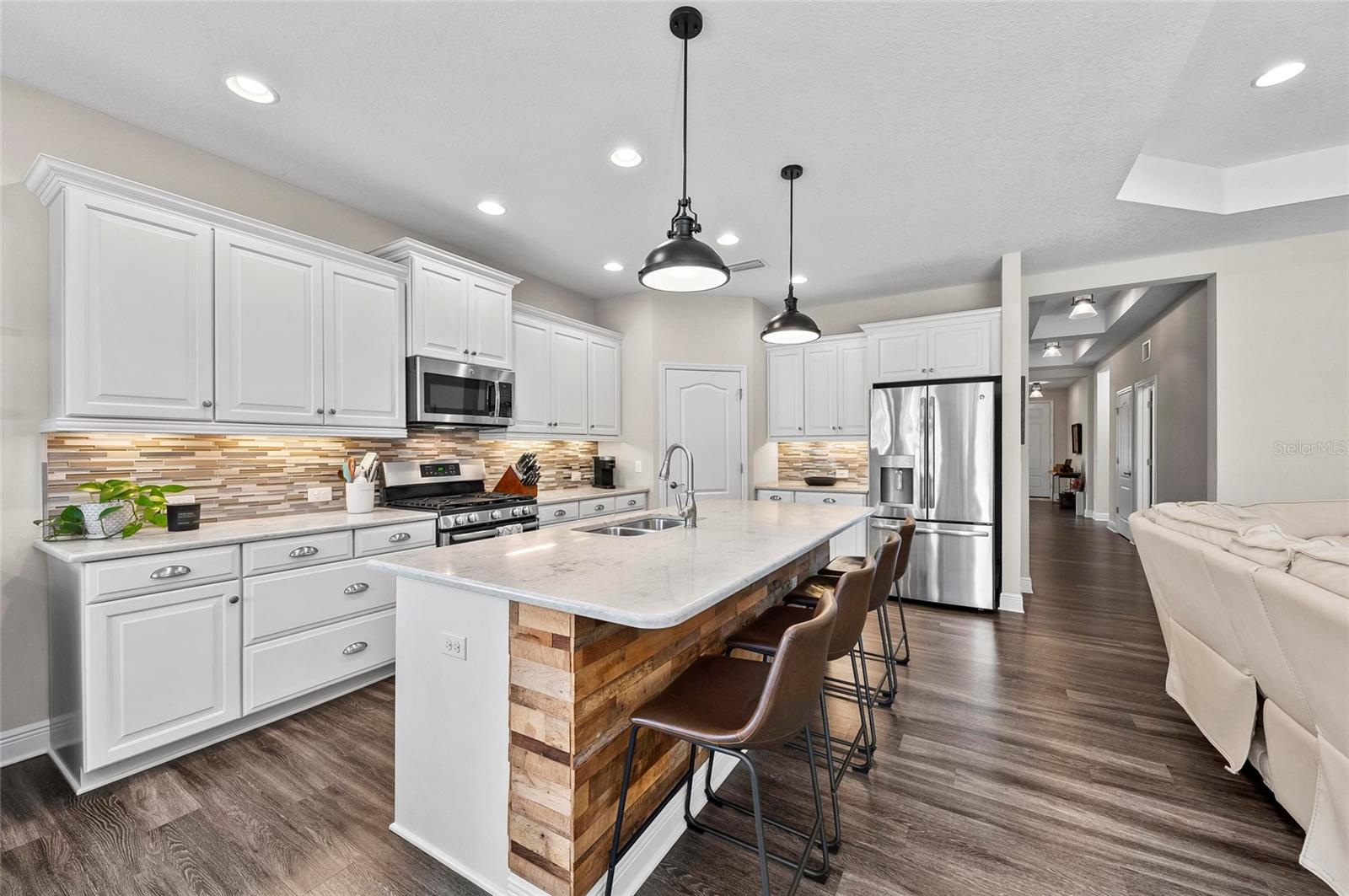 6908 WHITE WILLOW CT