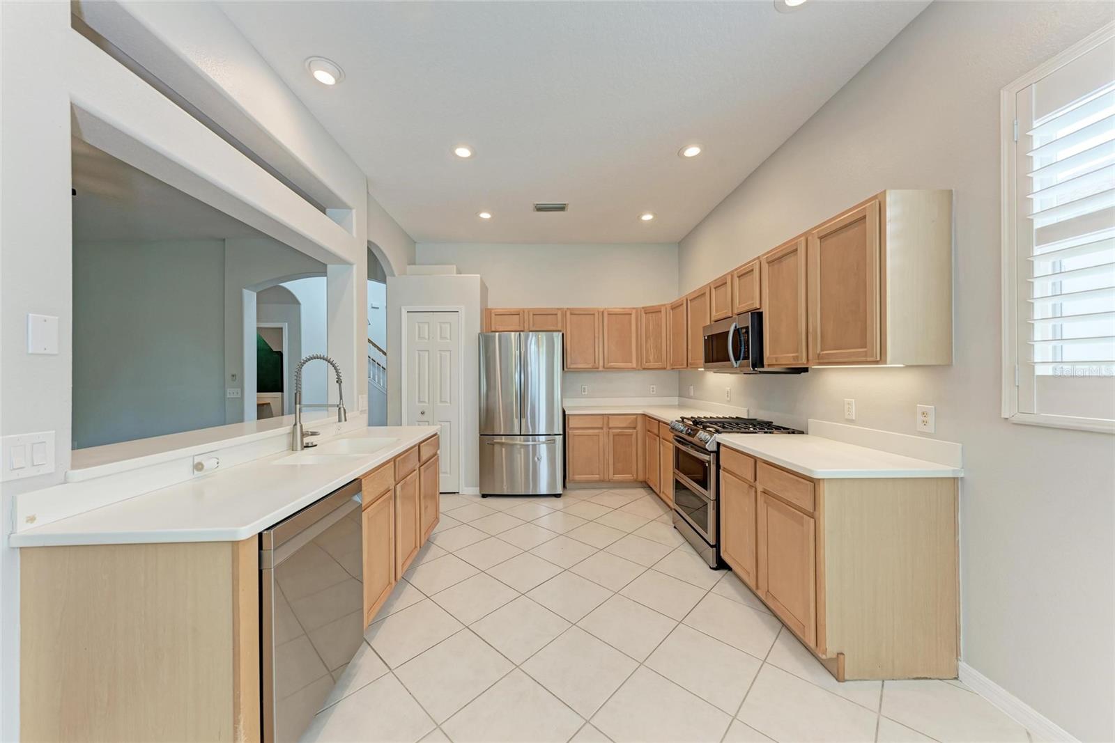 6422 BLUE GROSBEAK CIR