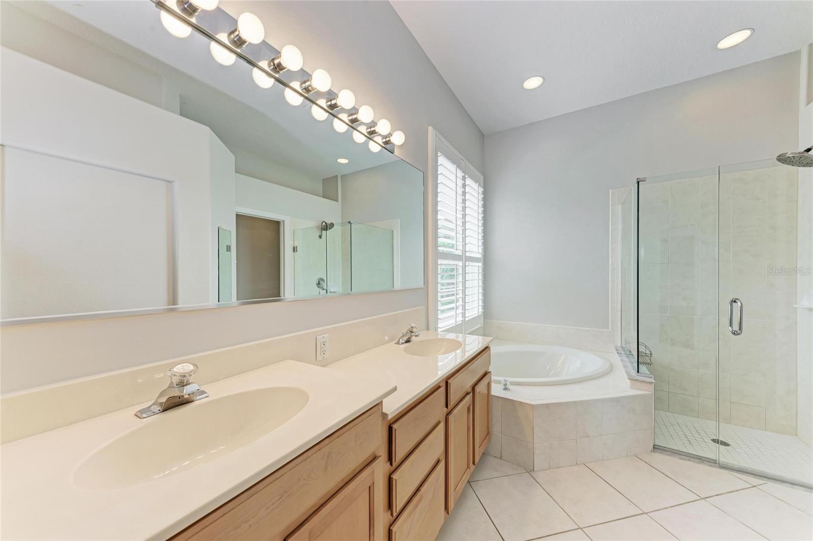 6422 BLUE GROSBEAK CIR