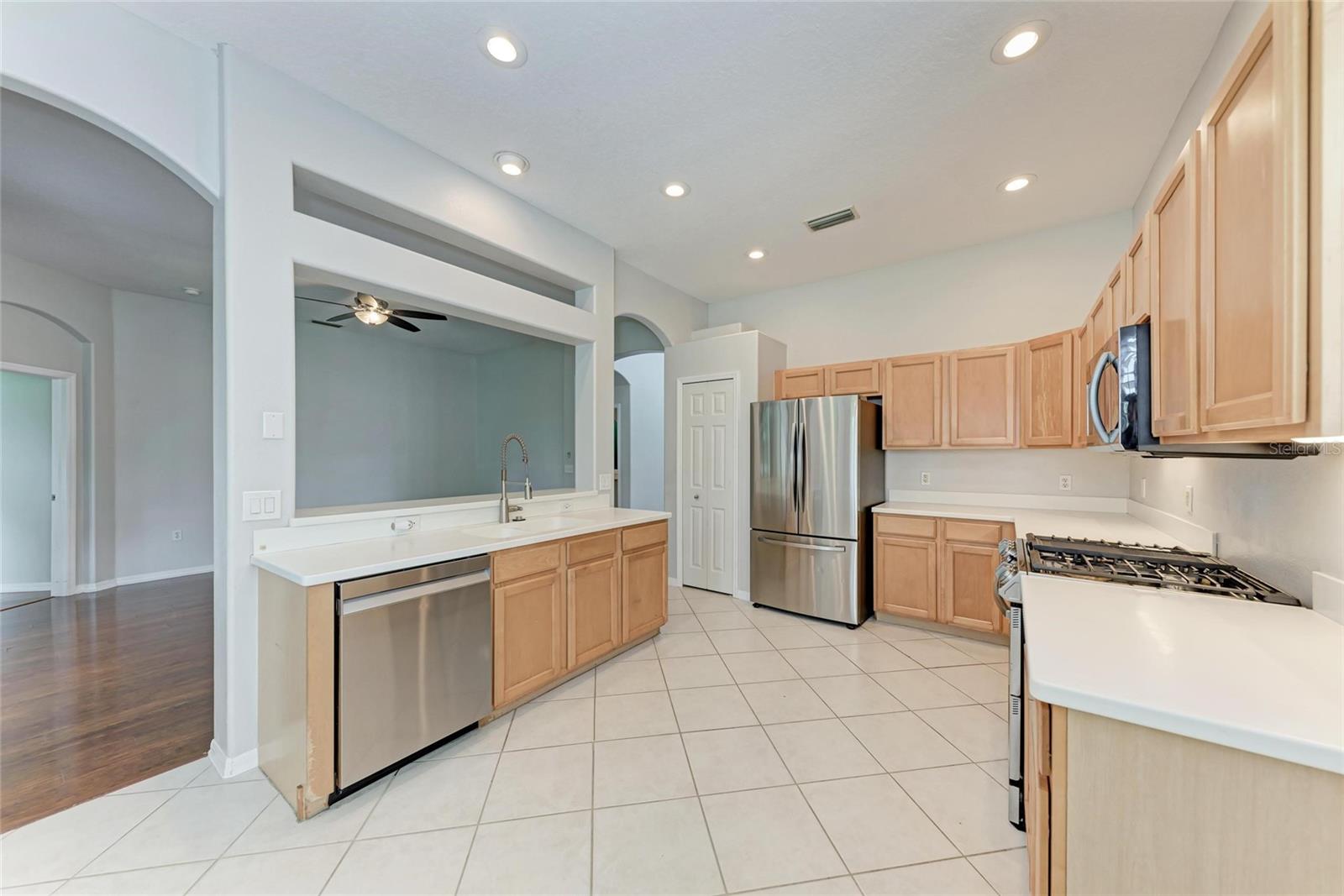 6422 BLUE GROSBEAK CIR