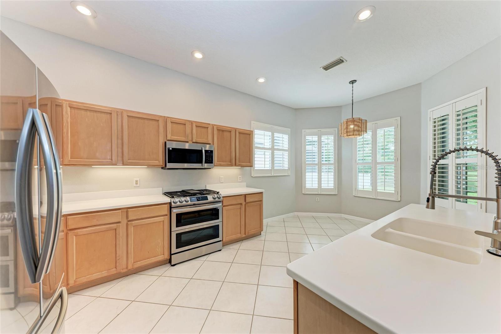 6422 BLUE GROSBEAK CIR