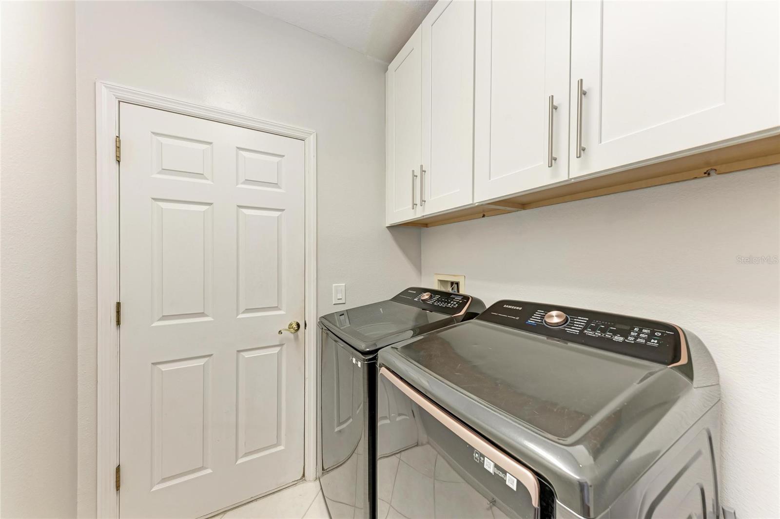 6422 BLUE GROSBEAK CIR