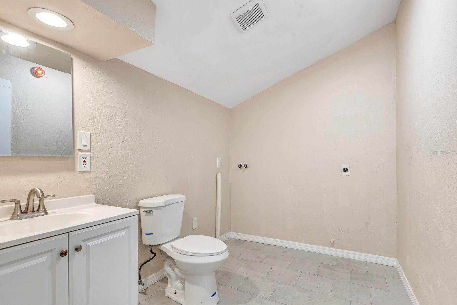 806 3RD AVE W
